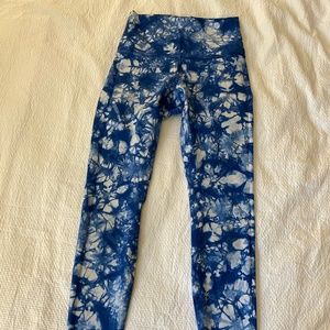 Lululemon Shibori Blue tie dye leggings - size 4